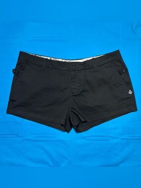 NWT Volcom Women’s Trouse-Her Chino Shorts Black Size 13 PacSun Low Rise New